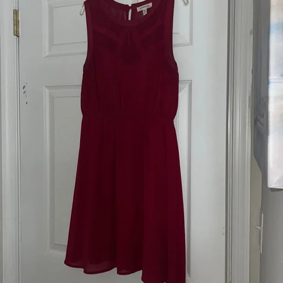 Red dress - Picture 2 of 4